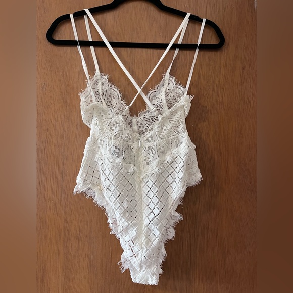 White Lace Bodysuit - Picture 2 of 3
